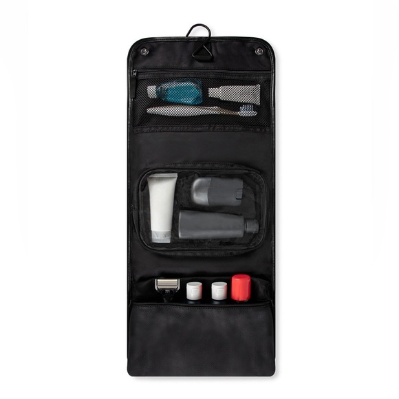 Tommy Hilfiger Hanging Travel Kit – Black with Signature Stripe - Picture 4 of 12